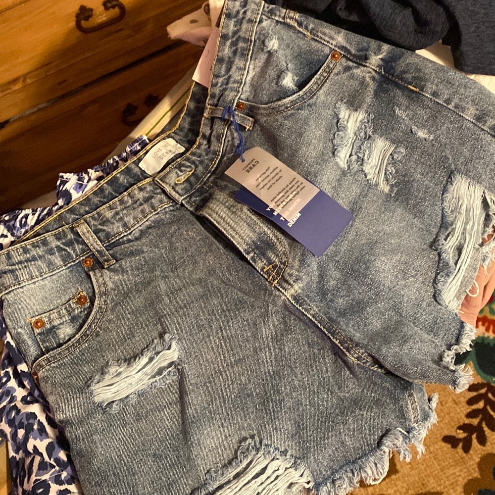 Love tree brand distressed blue Jean shorts size large